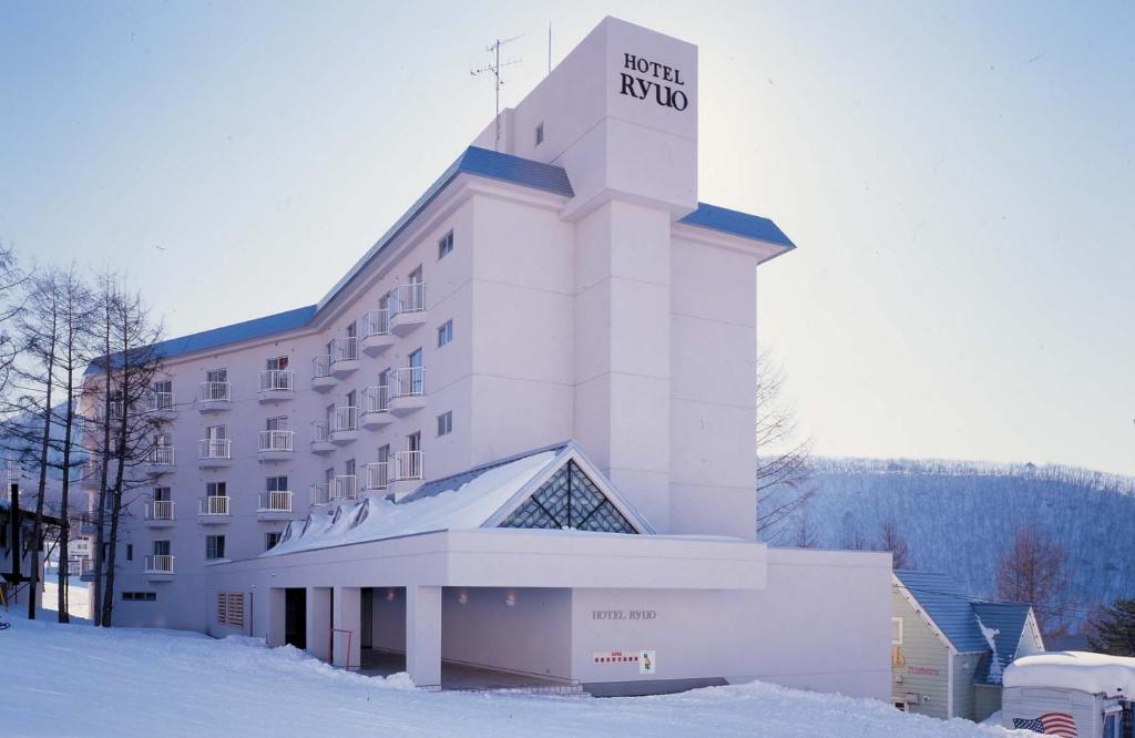 Hotel Ryuo Яманучи Екстериор снимка